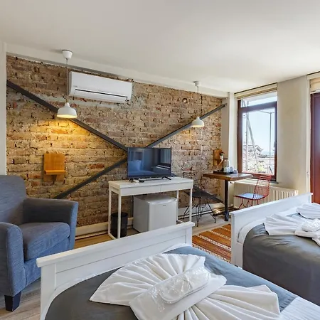 Miro Mansion Old 3*