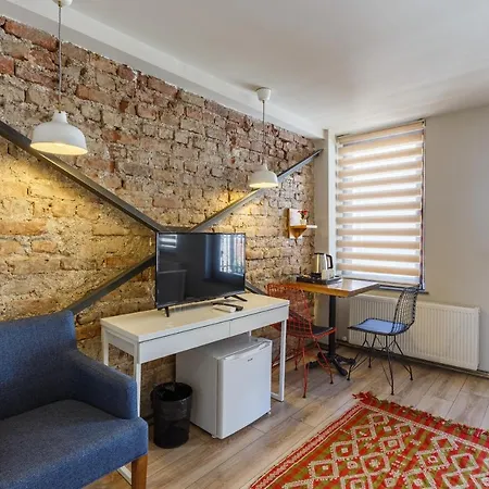 Miro Mansion Old 3*