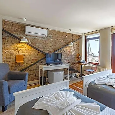 Miro Mansion Old 3*