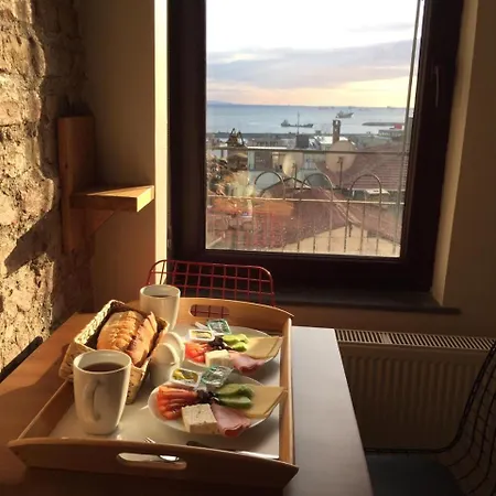 Miro Mansion Old 3*