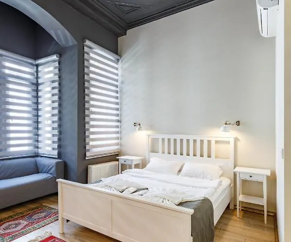 Miro Mansion Old Отель