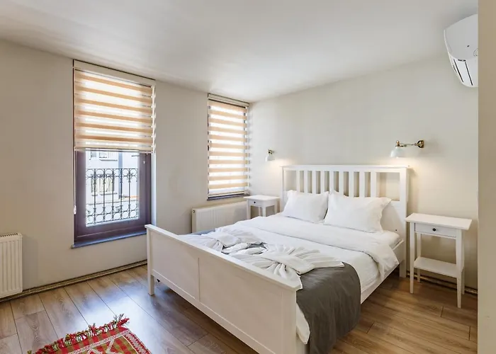 Miro Mansion Old Отель