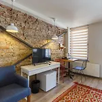 Miro Mansion Old 3*